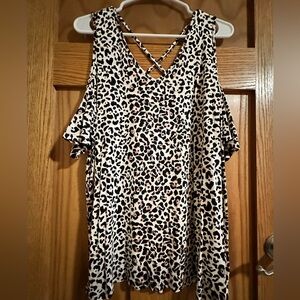 Maurices Black and White V-Neck Cut out short sleeves